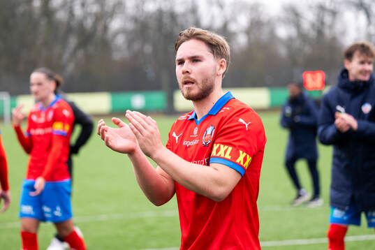 Helsingborgs Simon Bengtsson tackar publiken