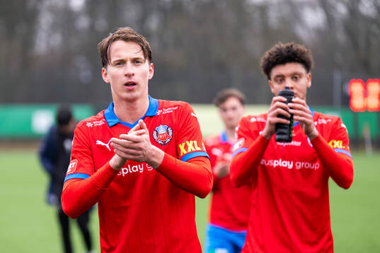 Helsingborgs Lukas Kjellnäs tackar publiken