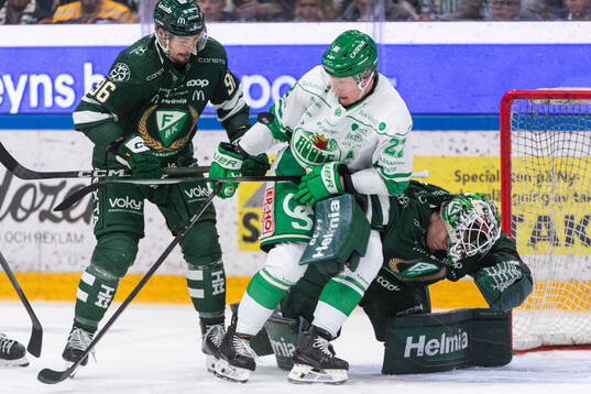 Rögles Fredrik Olofsson mot Färjestads David Tomasek och