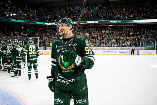 Färjestads David Tomasek jublar