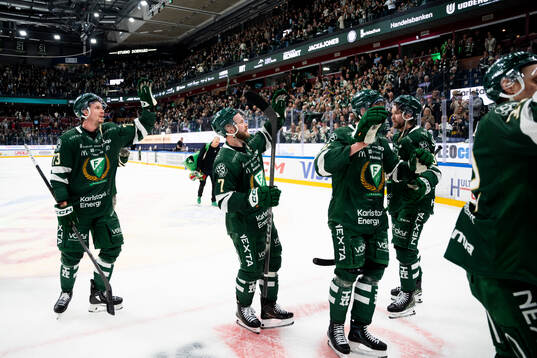 Färjestads Adam Ollas Mattsson och Axel Bergkvist  jublar