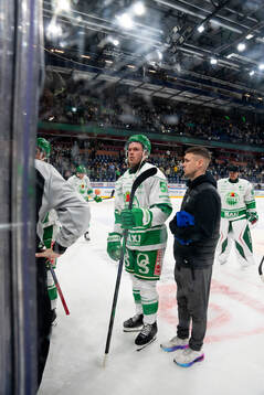 Rögles Filip Johansson och Fysioterapeut Christopher