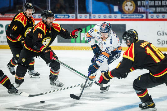 Brynäs Simon Bertilsson och Växjös Eemeli Suomi