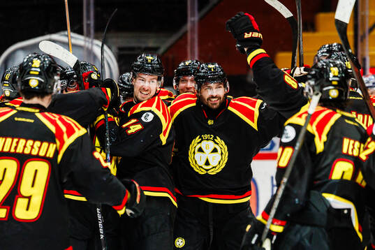 Brynäs spelare jublar