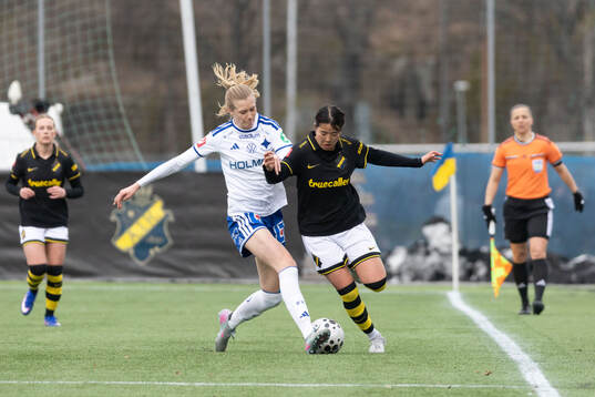 IFK Norrköpings Ebba Handfast och AIKs Haruna Tabata
