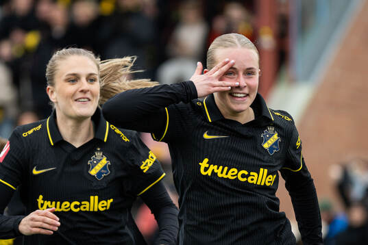 AIKs Nova Selin jublar