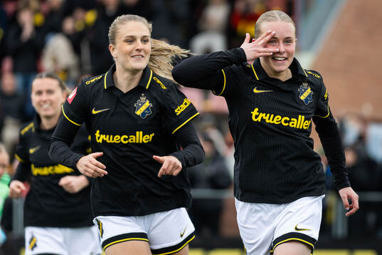 AIKs Nova Selin jublar