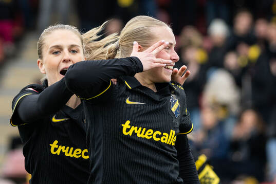 AIKs Nova Selin jublar