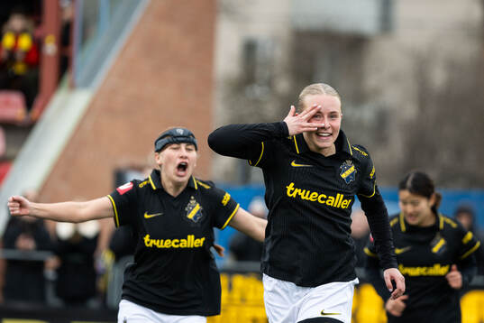 AIKs Nova Selin jublar