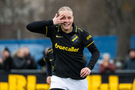 AIKs Nova Selin jublar