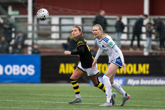 AIKs Adelisa Grabus och IFK Norrköpings Ebba Handfast
