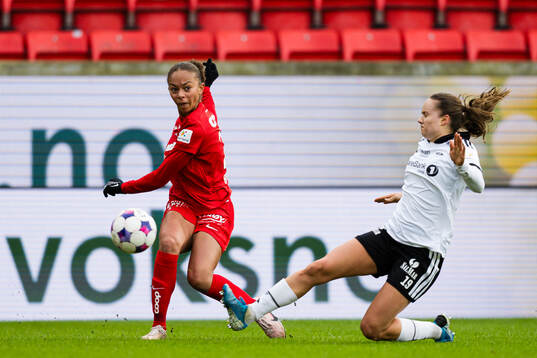 Josefine Birkelund of Brann and Rebecka Holum of Rosenborg