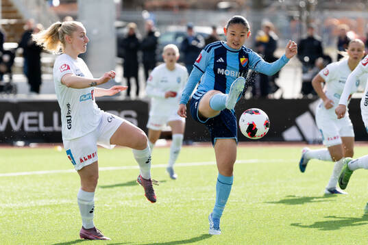 Växjö DFFs Sophia Redenstrand och Djurgårdens Urara