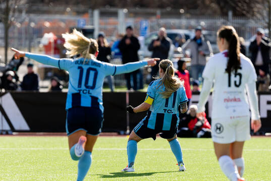 Djurgårdens Therese Åsland jublar