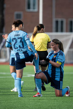 Djurgårdens Urara Watanabe jublar med Therese Åsland