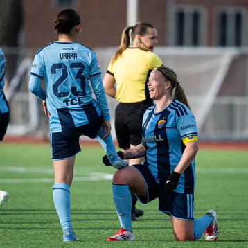 Djurgårdens Urara Watanabe jublar med Therese Åsland