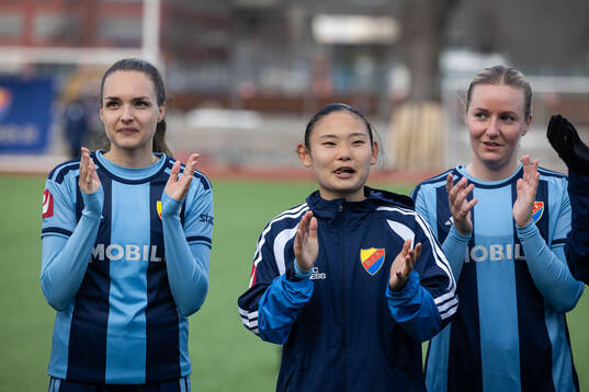 Djurgårdens Selma Larsen Svendsen och Urara Watanabe jublar