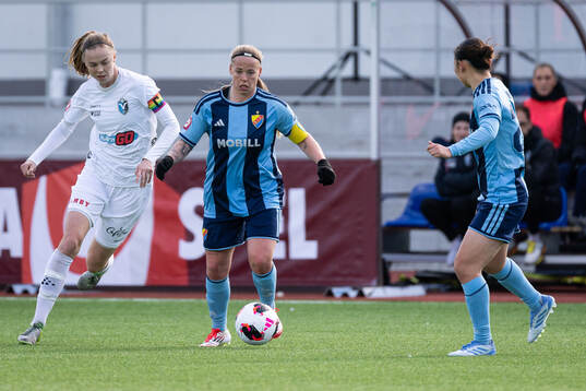 Växjö DFFs Elin Nilsson och Djurgårdens Therese Åsland