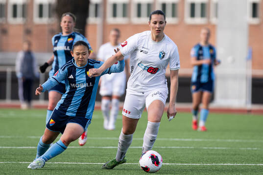 Djurgårdens Urara Watanabe och Växjö DFFs Nellie Karlsson