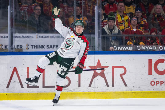 Frölundas Jere Innala jublar