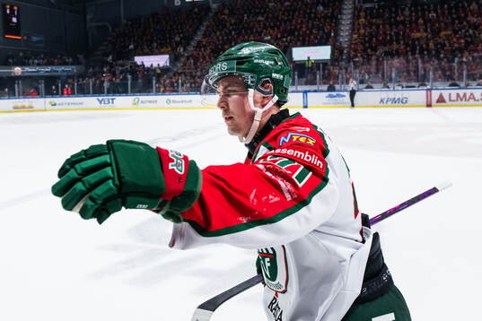 Frölundas Jere Innala jublar