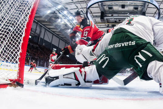 Luleås Eetu Koivistoinen gör 3-3 bakom Frölundas