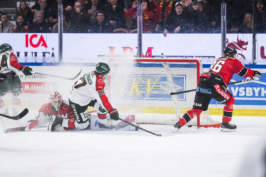 Luleås Mathias Bromé gör 4-3 bakom Frölundas målvakt