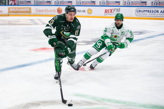 Färjestads Jack Berglund och Rögles Daniel Zaar