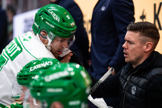 Rögles Leon Bristedt och fysioterapeut Christopher