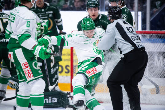 Färjestads Jack Berglund och Rögles Felix Nilsson