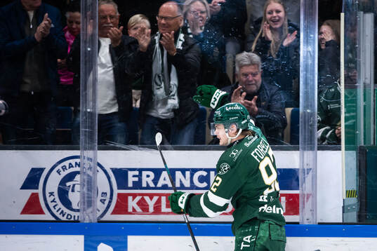 Färjestads Lucas Forsell jublar