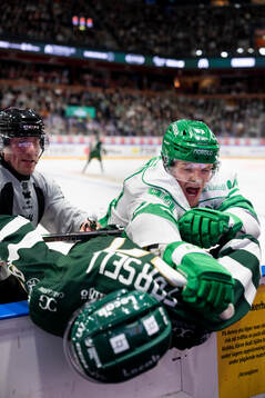 Rögles Karson Kuhlman och Färjestads Lucas Forsell