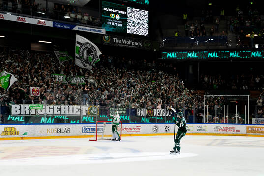 Färjestads Lucas Forsell jublar