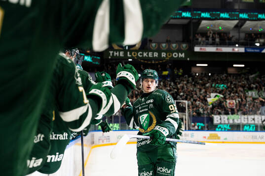 Färjestads Lucas Forsell jublar