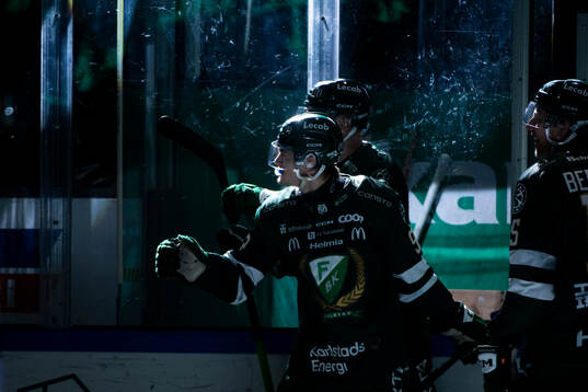 Färjestads Lucas Forsell jublar