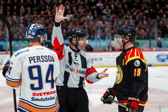 Domare Tobias Björk och Brynäs Nicklas Bäckström