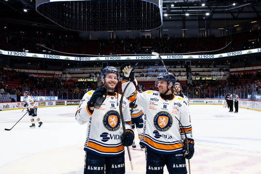 Växjös Brogan Rafferty jublar