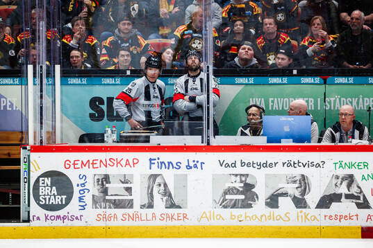 Domare Tobias Björk och domare Mikael Sjöqvist