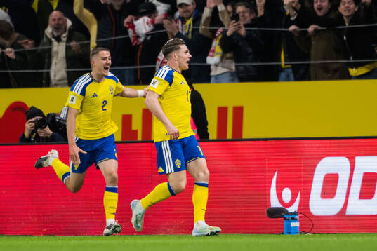 Viktor Gyökeres and Gustaf Lagerbielke of Sweden