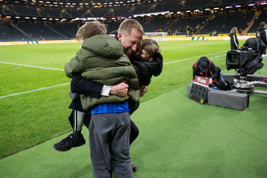 Head coach Graham Potter of Sweden celebrate with family