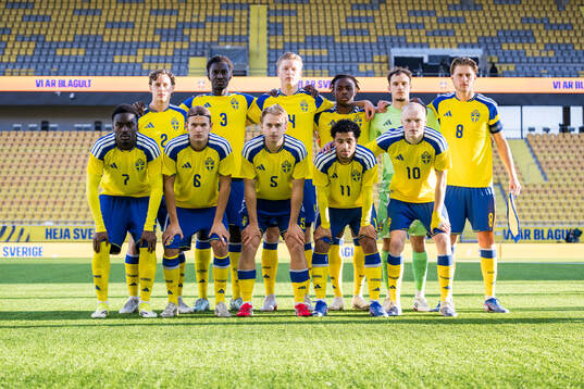 The starting eleven of Sweden pose for a photo