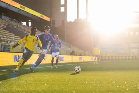 Bla gjennom flere bilder av Football, UEFA Under-21 Qualifier, Sweden - Italy