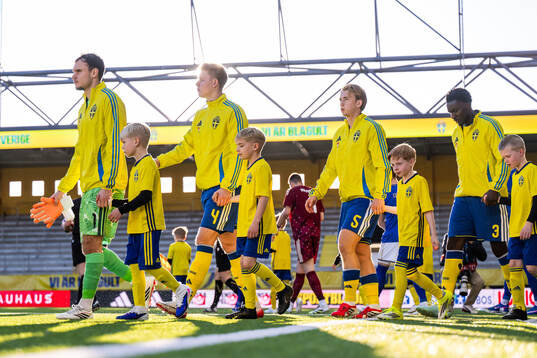 Goalkeeper Elis Bishesari, Nils Zätterström, Noah Tolf