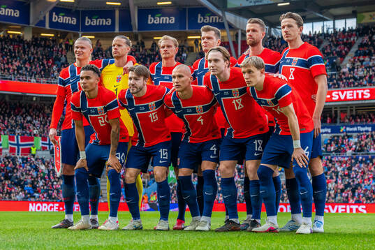 The starting eleven of Norway pose for a team photo