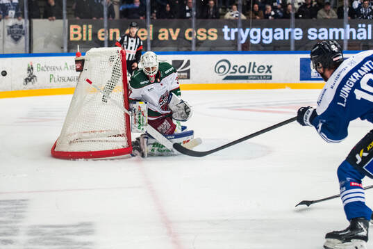 Modos målvakt Jakob Hellsten och Karlskogas Alexander