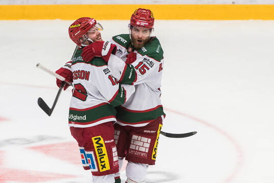 Modos Oscar Pettersson och Jacob Bjerselius jublar