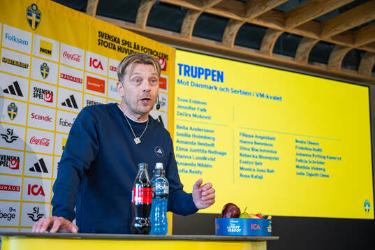 Bla gjennom flere bilder av Football, Women, Sweden, Press conference