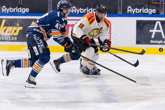 Växjös Kalle Kratz och Brynäs Johan Larsson