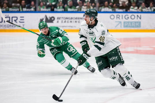 Rögles Karson Kuhlman och Färjestads Filip Roos