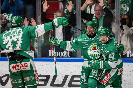 Rögles Daniel Zaar och Leon Bristedt jublar